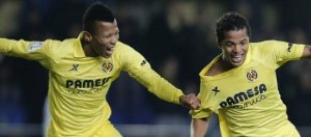 Giovanni Dos Santos y Uche celebrando un gol Giovanni Dos Santos y Uche celebrando un gol