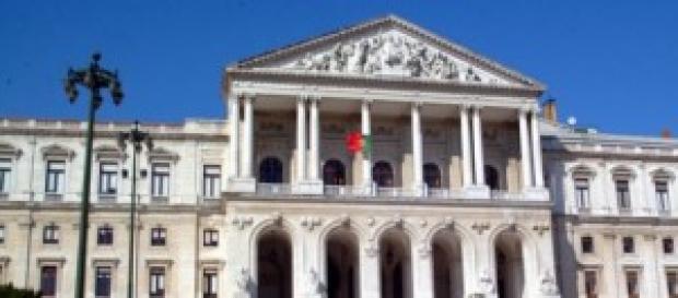 Orçamento aprovado apenas pela maioria PSD-CDS Orçamento aprovado apenas pela maioria PSD-CDS