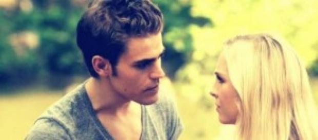 Stefan y Caroline ¿de amigos a algo más? Stefan y Caroline ¿de amigos a algo más?