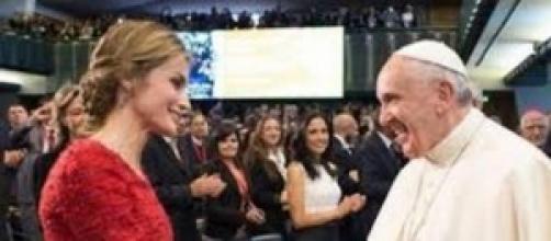 El Papa saluda en Roma a la Reina Letizia