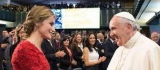 El Papa saluda en Roma a la Reina Letizia El Papa saluda en Roma a la Reina Letizia
