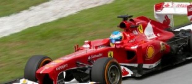 Fernando Alonso en su viejo Ferrari. Fernando Alonso en su viejo Ferrari.