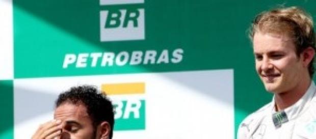 Rosberg y Hamilton se jugarán mañana el título. Rosberg y Hamilton se jugarán mañana el título.