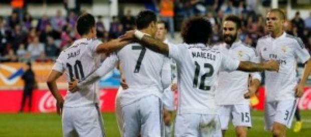 Los jugadores madridistas celebran un gol Los jugadores madridistas celebran un gol