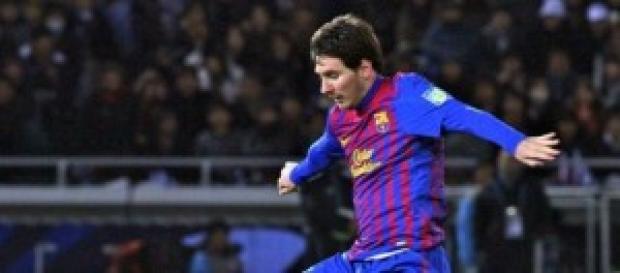 Messi regateando a un portero Messi regateando a un portero