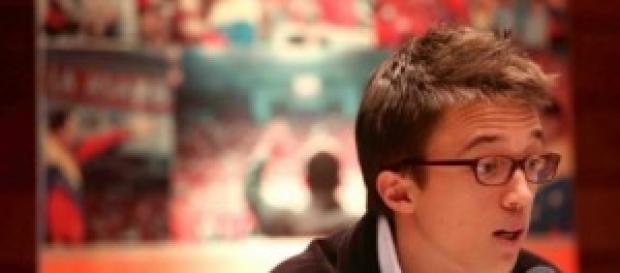 Íñigo Errejón aclara su beca Íñigo Errejón aclara su beca