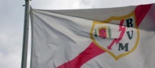La bandera del Rayo Vayecano ondea orgullosa. La bandera del Rayo Vayecano ondea orgullosa.