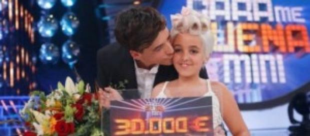 La ganadora Abril junto a su padrino Xuso Jones. La ganadora Abril junto a su padrino Xuso Jones.
