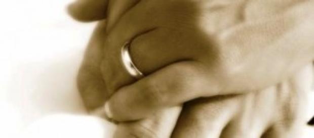 Mano nella mano, serenamente, come essere felici Mano nella mano, serenamente, come essere felici