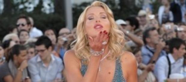 Valeria Marini in lizza per 'Notti sul Ghiaccio' Valeria Marini in lizza per 'Notti sul Ghiaccio'