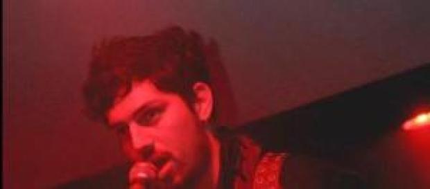 Agustin Briolini muere electrocutado por su micro. Agustin Briolini muere electrocutado por su micro.