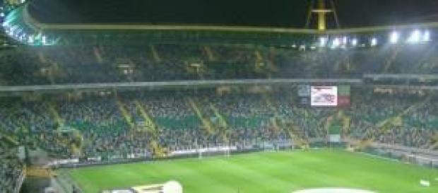 Estádio Alvalade XXI iluminado (foto Wikipedia) Estádio Alvalade XXI iluminado (foto Wikipedia)