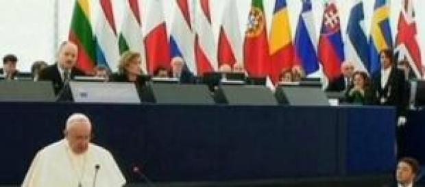 Papa Francesco lancia un appello alla Ue Papa Francesco lancia un appello alla Ue