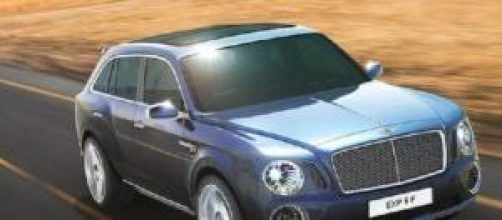Bentley "The Suv" e Alfa "Giulia".