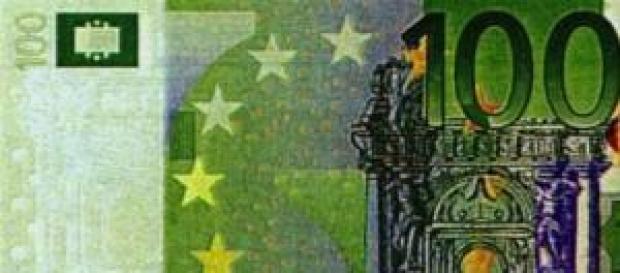 Banconota da 100 euro contraffatta. Banconota da 100 euro contraffatta.