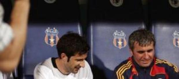 Hagi con Luis Figo en un partido benéfico. Hagi con Luis Figo en un partido benéfico.