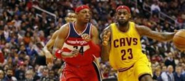 James defendido por Paul Pierce James defendido por Paul Pierce