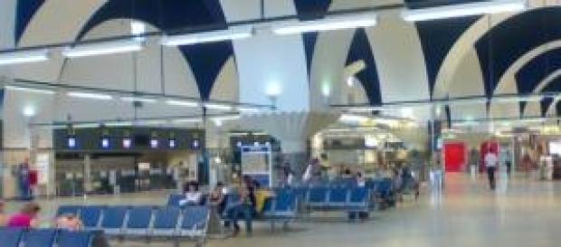 La huelga se ha notado también en los aeropuertos. La huelga se ha notado también en los aeropuertos.