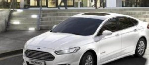 Arriva Ford Mondeo Hybrid in Europa.