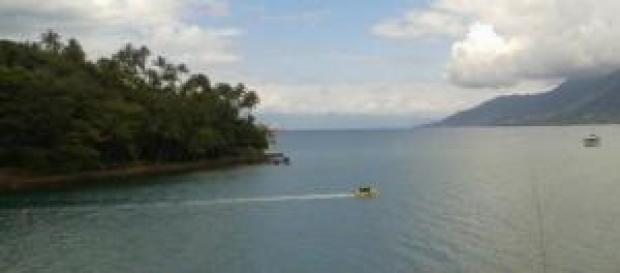 Botes levam turistas para praticar mergulho Botes levam turistas para praticar mergulho