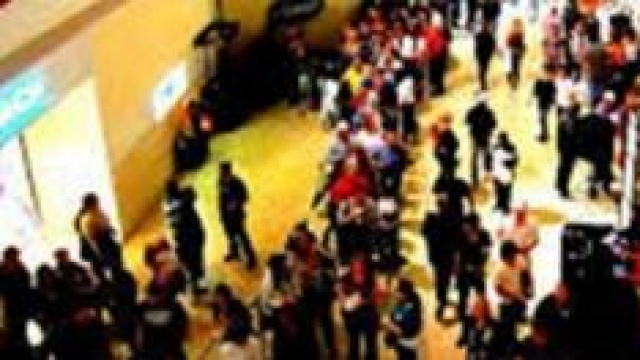 assalto ad un centro commerciale