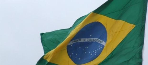 O verde-amarelo da bandeira brasileira O verde-amarelo da bandeira brasileira