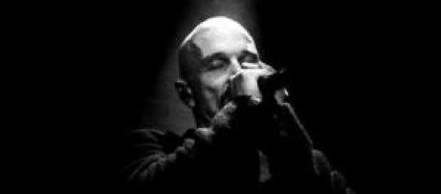 Tim Booth canta os maiores sucessos da banda Tim Booth canta os maiores sucessos da banda