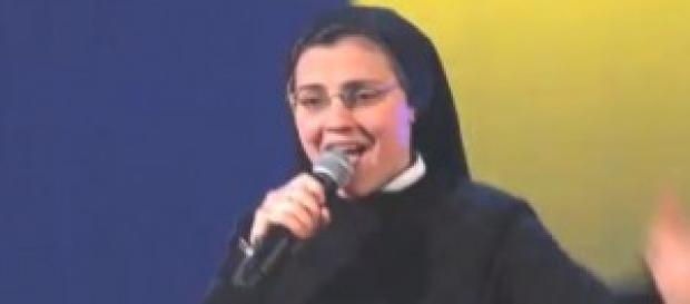 L'esibizione di Suor Cristina a The voice of Italy L'esibizione di Suor Cristina a The voice of Italy