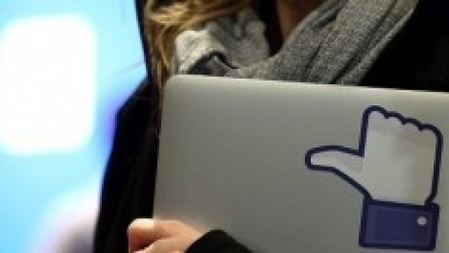 Facebook, i trucchi degli studenti a scuola