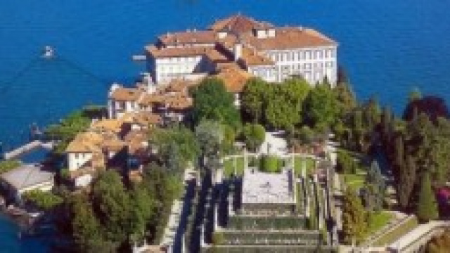 Una veduta dall'alto del Lago Maggiore