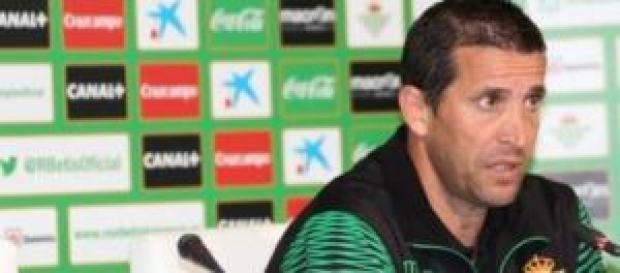 Juan Merino en sala de prensa. Juan Merino en sala de prensa.