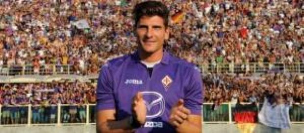 Mario Gomez autore di un gol a Cagliari Mario Gomez autore di un gol a Cagliari