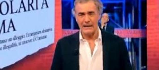 Massimo Giletti accusa un malore durante l'Arena Massimo Giletti accusa un malore durante l'Arena