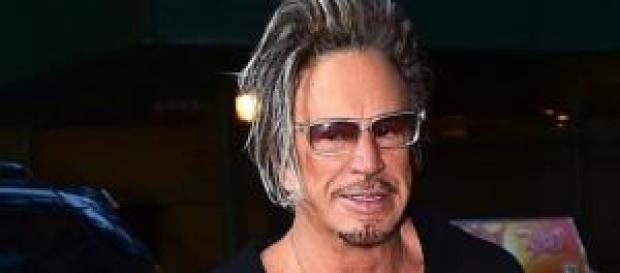 Mickey Rourke, vuelve a boxear a 62 años. Mickey Rourke, vuelve a boxear a 62 años.