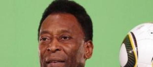 Pelé se encontra internado em São Paulo Pelé se encontra internado em São Paulo