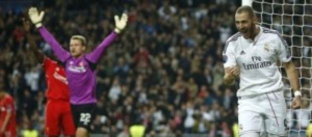 Benzema celebra el único tanto del partido Benzema celebra el único tanto del partido