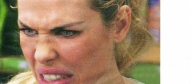Gossip news: Ilary Blasi, volto troppo rifatto? Gossip news: Ilary Blasi, volto troppo rifatto?