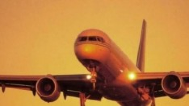 Aereo in volo colpito da fulmine