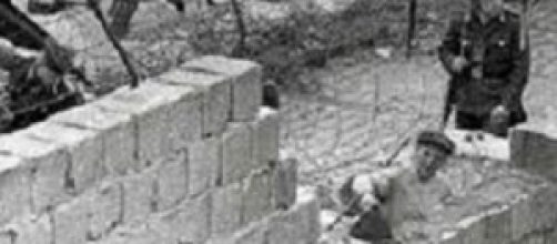 Costruzione Muro di Berlino Est ed Ovest nel 1961