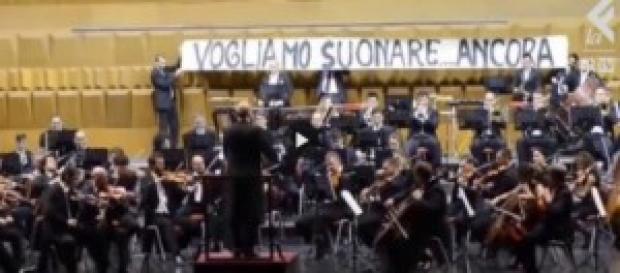 I licenziati dell'Opera manifestano loro disagio I licenziati dell'Opera manifestano loro disagio