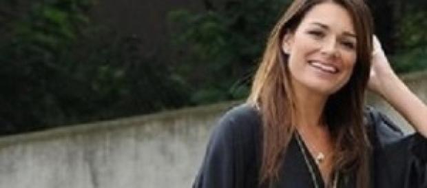 La Seredova sorride a paparazzi mentre fa shopping La Seredova sorride a paparazzi mentre fa shopping