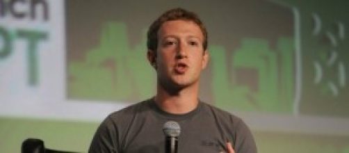 Mark Zuckerberg siempre vestirá remera gris