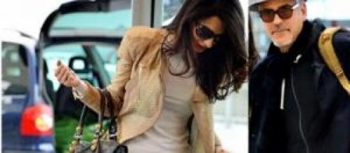 Clooney e Amal Alamuddin a Heathrow (Londra)