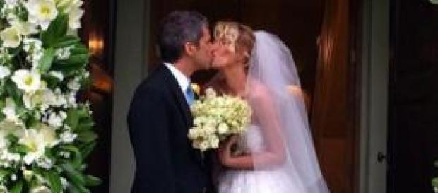 Alessia e Paolo, neo sposini al bacio Alessia e Paolo, neo sposini al bacio