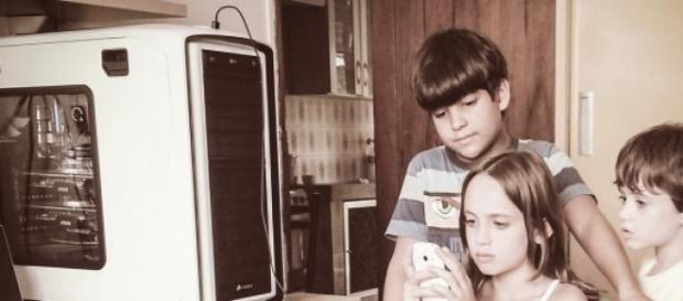 Estarão os gadgets a separar pais e filhos? Estarão os gadgets a separar pais e filhos?