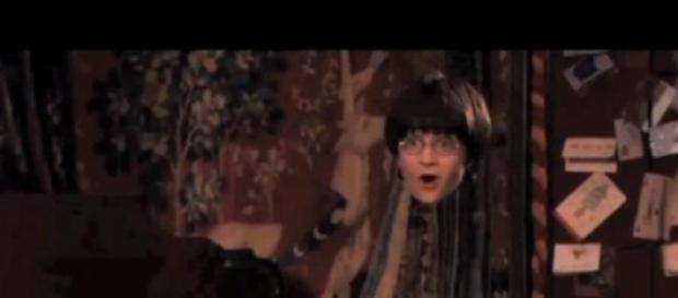Harry Potter a popularisé la cape d'invisibilité. Harry Potter a popularisé la cape d'invisibilité.