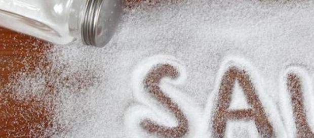 La cantidad saludable de sal al día es de 5 gramos La cantidad saludable de sal al día es de 5 gramos
