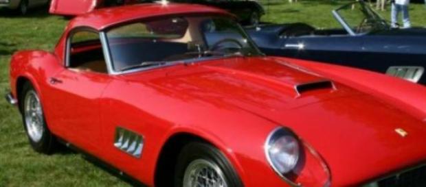 Um Ferrari de 1961 foi um dos carros encontrados Um Ferrari de 1961 foi um dos carros encontrados