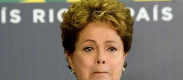 Dilma chora ao falar sobre a ditadura militar Dilma chora ao falar sobre a ditadura militar