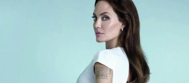 Scandalo a Hollywood, Angelina Jolie nel mirino Scandalo a Hollywood, Angelina Jolie nel mirino